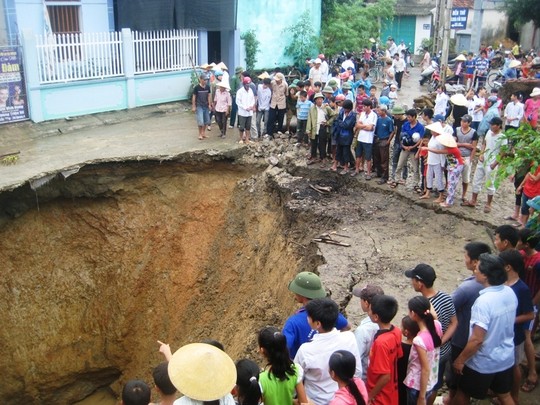 [-]Đề[-]nghị[-]Bộ[-]Tài[-]nguyên[-]-[-]Môi[-]trường[-]vào[-]cuộc[-]vụ[-]"hố[-]tử[-]thần"[-]ở[-]Thanh[-]Hóa